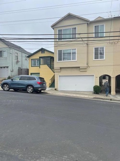 667 Hillside Blvd, Daly City, CA, 94014-2345 | Card Image