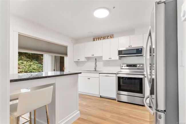 5274 Arbour Cres, Townhouse with 3 bedrooms, 2 bathrooms and 1 parking in Nanaimo BC | Image 4
