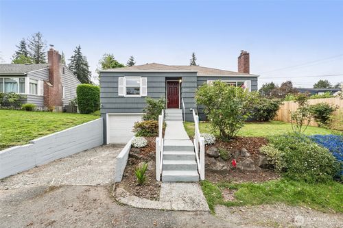 9417 44th Pl Ne, Seattle, WA, 98115-3820 | Card Image