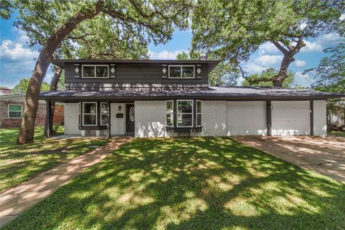426 Little John Dr, Irving, TX, 75061-6402 | Card Image