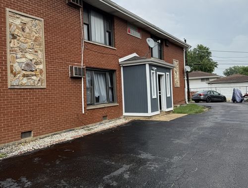 7719 Roberts Rd, Bridgeview, IL, 60455-1392 | Card Image