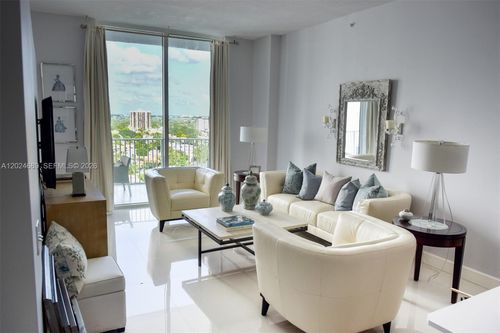 ph203-3180 Sw 22nd Ter, Miami, FL, 33145 | Card Image