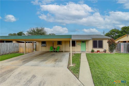 2812 Curlew St, Victoria, TX, 77901-7327 | Card Image