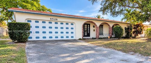 8528 Windsor Dr, Miramar, FL, 33025 | Card Image