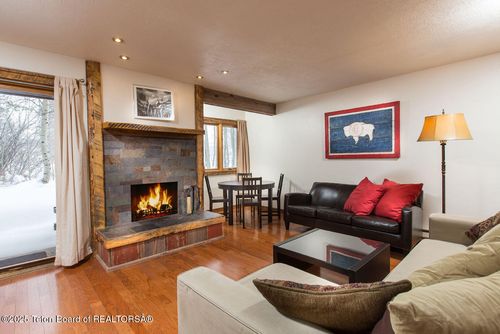1013-3885 S Lake Creek Dr, Wilson, WY, 83014-9235 | Card Image