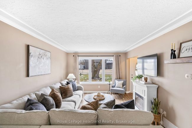 465 Main St W, House other with 3 bedrooms, 2 bathrooms and 3 parking in Palmerston ON | Image 12