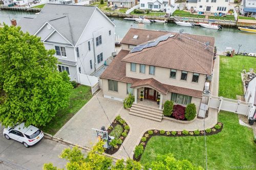 82 Division Ave, Massapequa, NY, 11758-7101 | Card Image