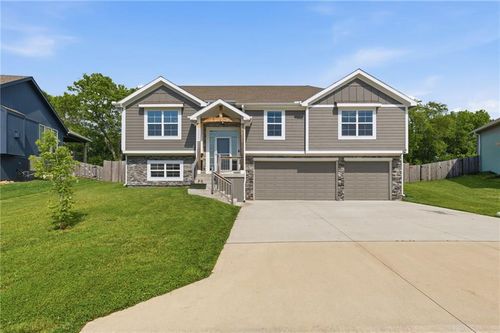 22907 S Ridgeview Dr, Peculiar, MO, 64078-0195 | Card Image