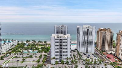 TS106 - 1880 S Ocean Dr, Condo with 3 bedrooms, 3 bathrooms and null parking in Hallandale Beach FL | Image 1