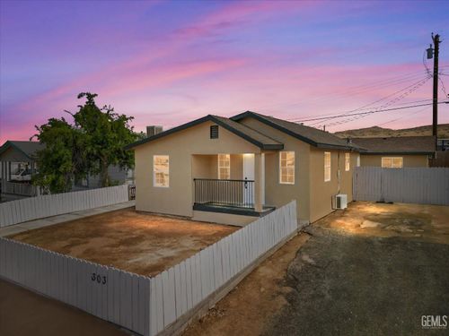 303 F St, Taft, CA, 93268-4413 | Card Image