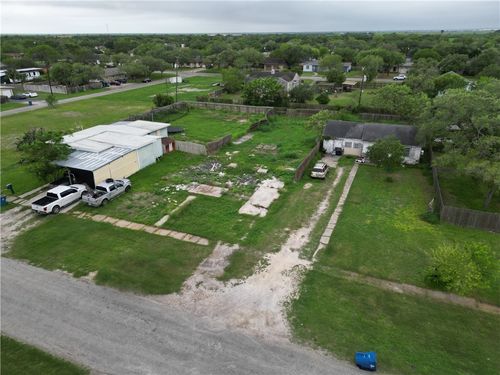 408 E 5th Street, Bishop, TX, 78343 | Card Image
