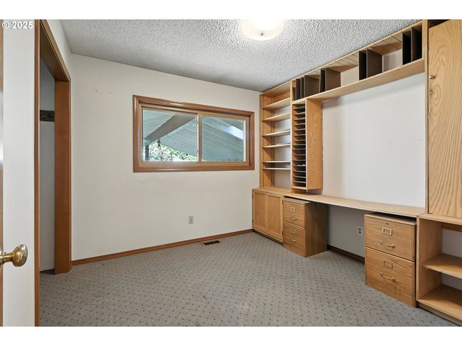 1425 Se 9 Th St, House other with 6 bedrooms, 3 bathrooms and null parking in Gresham OR | Image 21