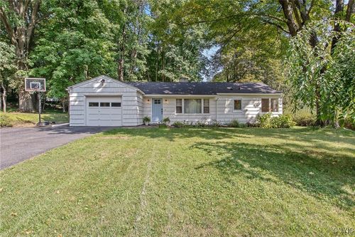 135 Edgemere Ln, Fayetteville, NY, 13066-2206 | Card Image