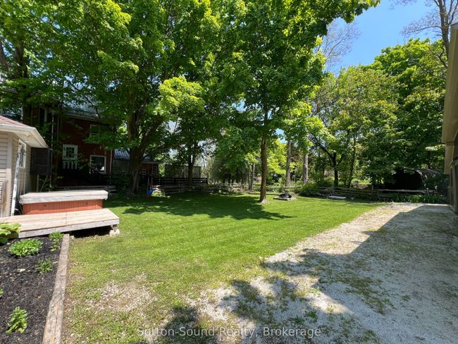 31 Yonge St S, House other with 4 bedrooms, 2 bathrooms and 4 parking in Tara ON | Image 4