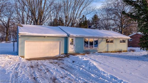 9856 Market Ave N, Hartville, OH, 44632-8719 | Card Image