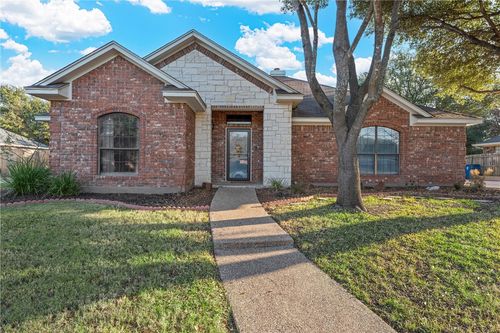 208 Fannin Drive, Hewitt, TX, 76643 | Card Image