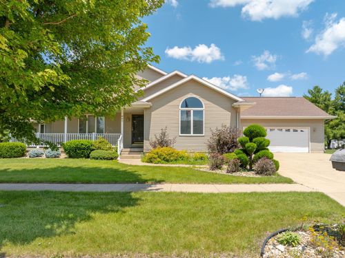 947 Jolene Dr, Dunkerton, IA, 50626-9699 | Card Image