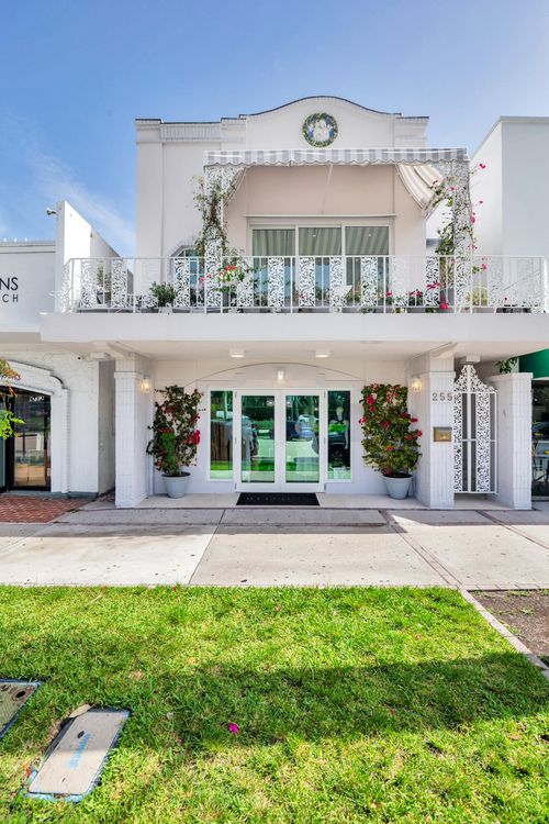 255 Royal Poinciana Way, Palm Beach, FL, 33480-4066 | Card Image