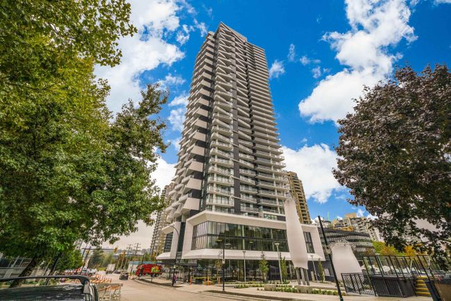 2106 - 2181 Madison Avenue, Condo with 2 bedrooms, 2 bathrooms and 1 parking in Burnaby BC | Image 3