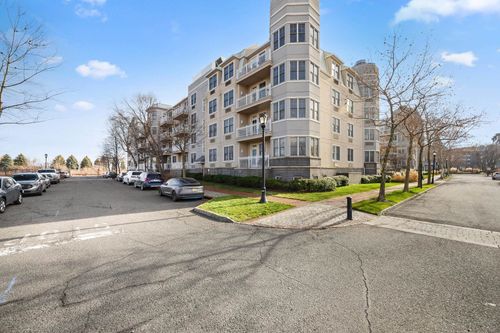 105-15 Enterprise Ct, Jersey City, NJ, 07305-6405 | Card Image