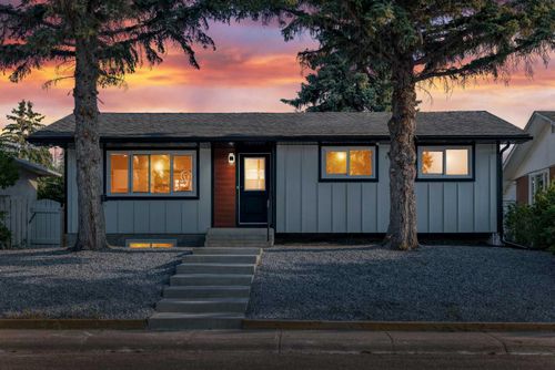 808 Avonlea Pl Se, Calgary, AB, T2H1W3 | Card Image