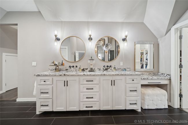 20119 E Willis Rd, House other with 3 bedrooms, 3 bathrooms and null parking in Tahlequah OK | Image 20