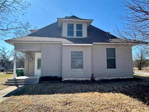 911 W Liveoak St, Coleman, TX, 76834-3415 | Card Image