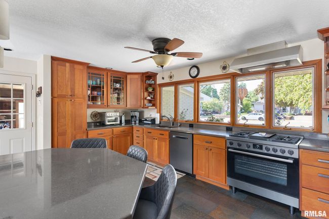 1419 3 Rd St, House other with 3 bedrooms, 4 bathrooms and null parking in Camanche IA | Image 8