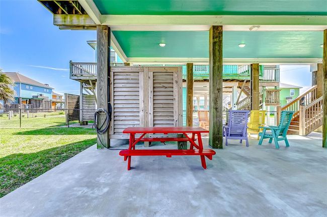 978 Seadrift Dr, House other with 3 bedrooms, 2 bathrooms and null parking in Crystal Beach TX | Image 4