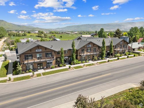r-203-695 E Main St, Midway, UT, 84049-6847 | Card Image