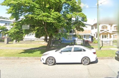 3281 Renfrew St, Vancouver, BC, V5M3L2 | Card Image