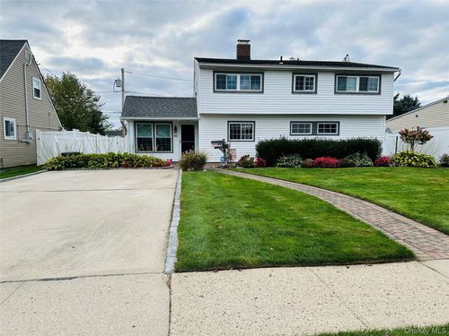 86 Shepherd Ln, Levittown, NY, 11756-4131 | Card Image