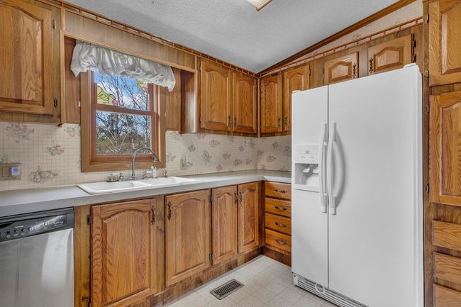 17430 Us Highway 12, House other with 2 bedrooms, 3 bathrooms and null parking in Cement City MI | Image 11