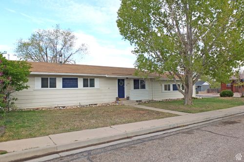 1673 Northfield Rd, Cedar City, UT, 84721-9303 | Card Image