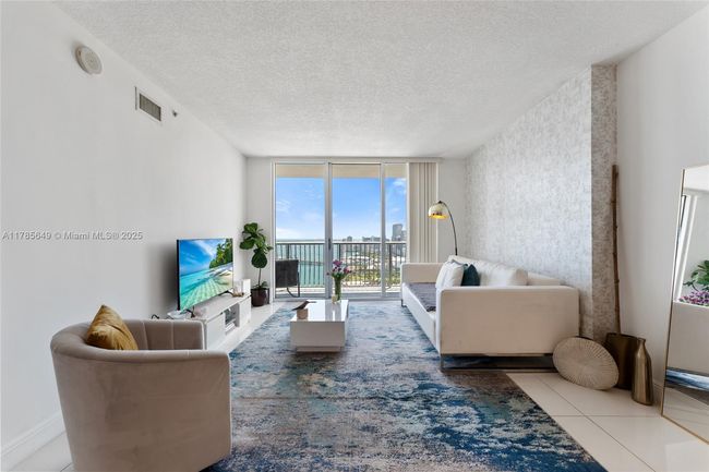 APT-5006 - 1750 N Bayshore Dr, Condo with 1 bedrooms, 1 bathrooms and null parking in Miami FL | Image 6