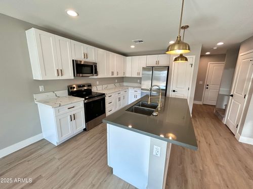 905 W Dobbins Road, Phoenix, AZ, 85041 | Card Image