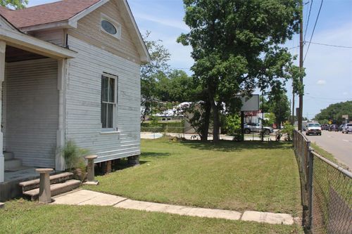 306 E Main St, Tomball, TX, 77375-6755 | Card Image