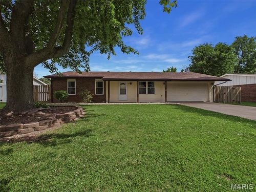 329 Veach Dr, Fairview Heights, IL, 62208-3737 | Card Image