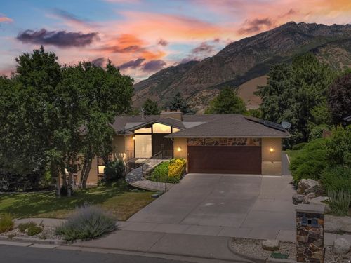 3633 E Country Hollow Dr, Salt Lake City, UT, 84121-5520 | Card Image