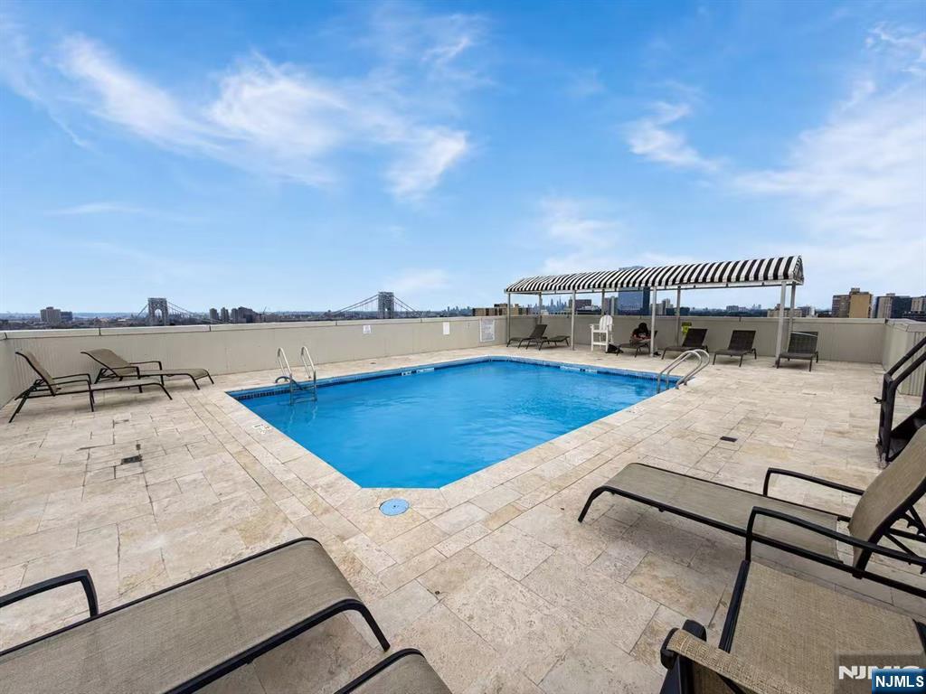 Residential in Fort Lee