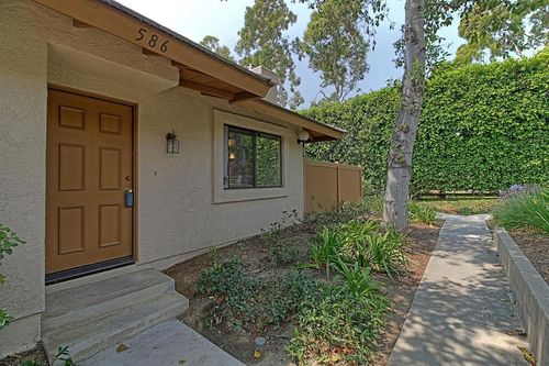 586 Moses Ln, Ventura, CA, 93003-7590 | Card Image