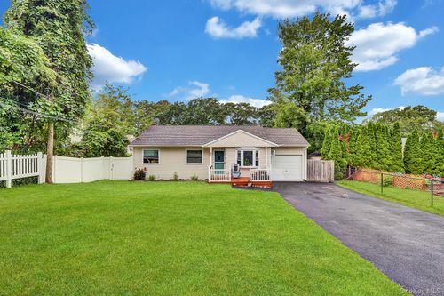 84 Palm Rd, Rocky Point, NY, 11778-9048 | Card Image