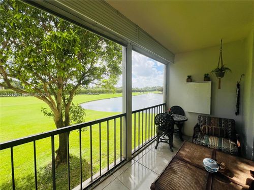 202-9820 S Hollybrook Lake Dr, Pembroke Pines, FL, 33025-1618 | Card Image
