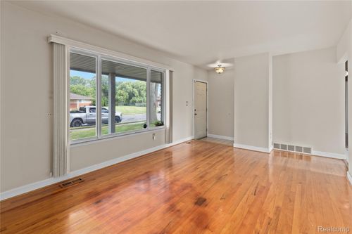 27737 Groveland St, Roseville, MI, 48066-4339 | Card Image