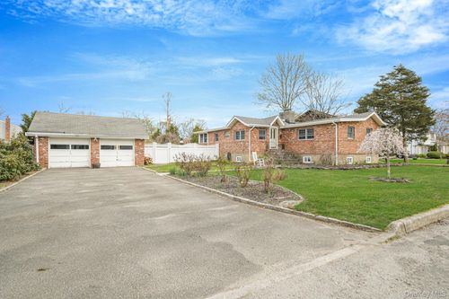 229 4th St, Saint James, NY, 11780-2403 | Card Image