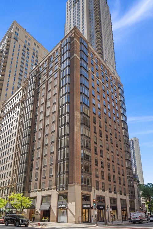1502-40 Delaware Pl, CHICAGO, IL, 60611-1478 | Card Image