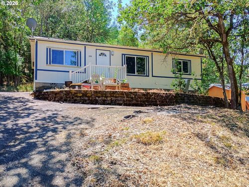 299 Ne Kirby Ave, Roseburg, OR, 97470-5455 | Card Image