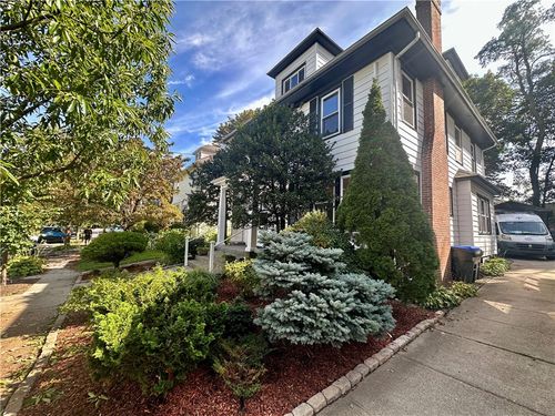 141 Elton St, Providence, RI, 02906-5433 | Card Image