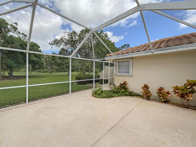 7789 Se Spicewood Cir, Condo with 2 bedrooms, 2 bathrooms and null parking in Hobe Sound FL | Image 25