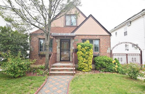 8217 263rd St, Glen Oaks, NY, 11004-1520 | Card Image